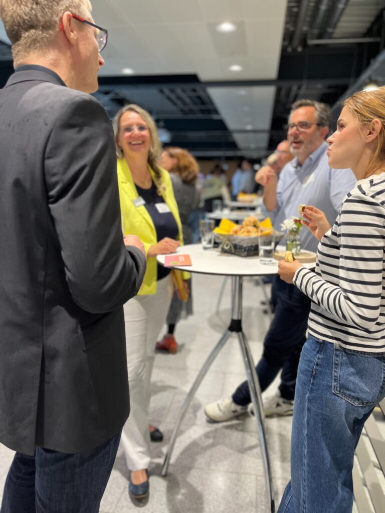 Teilnehmende-beim-Networking